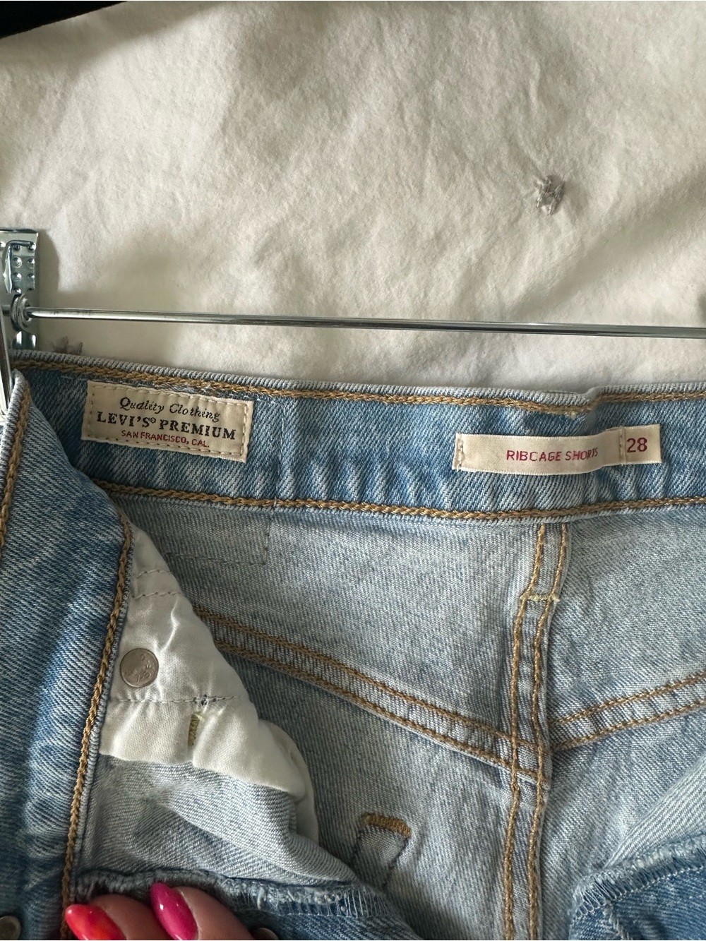 Levi's Ribcage Shorts - Picture 2 of 3